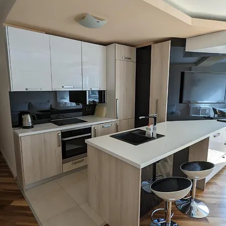 아파트 Modern And Cozy Apartment, Excellent Location, Near Center, 60m2 사라예보