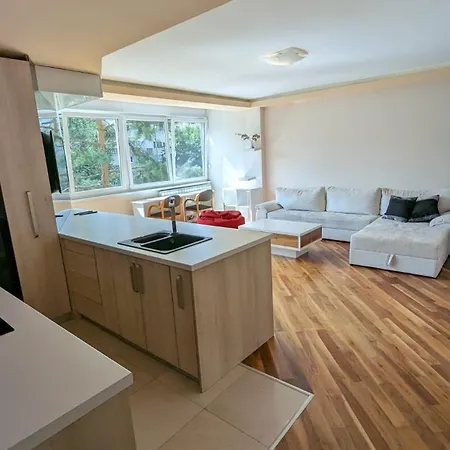 아파트 Modern And Cozy Apartment, Excellent Location, Near Center, 60m2