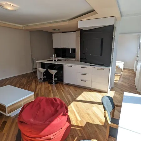 Modern And Cozy Apartment, Excellent Location, Near Center, 60m2 사라예보